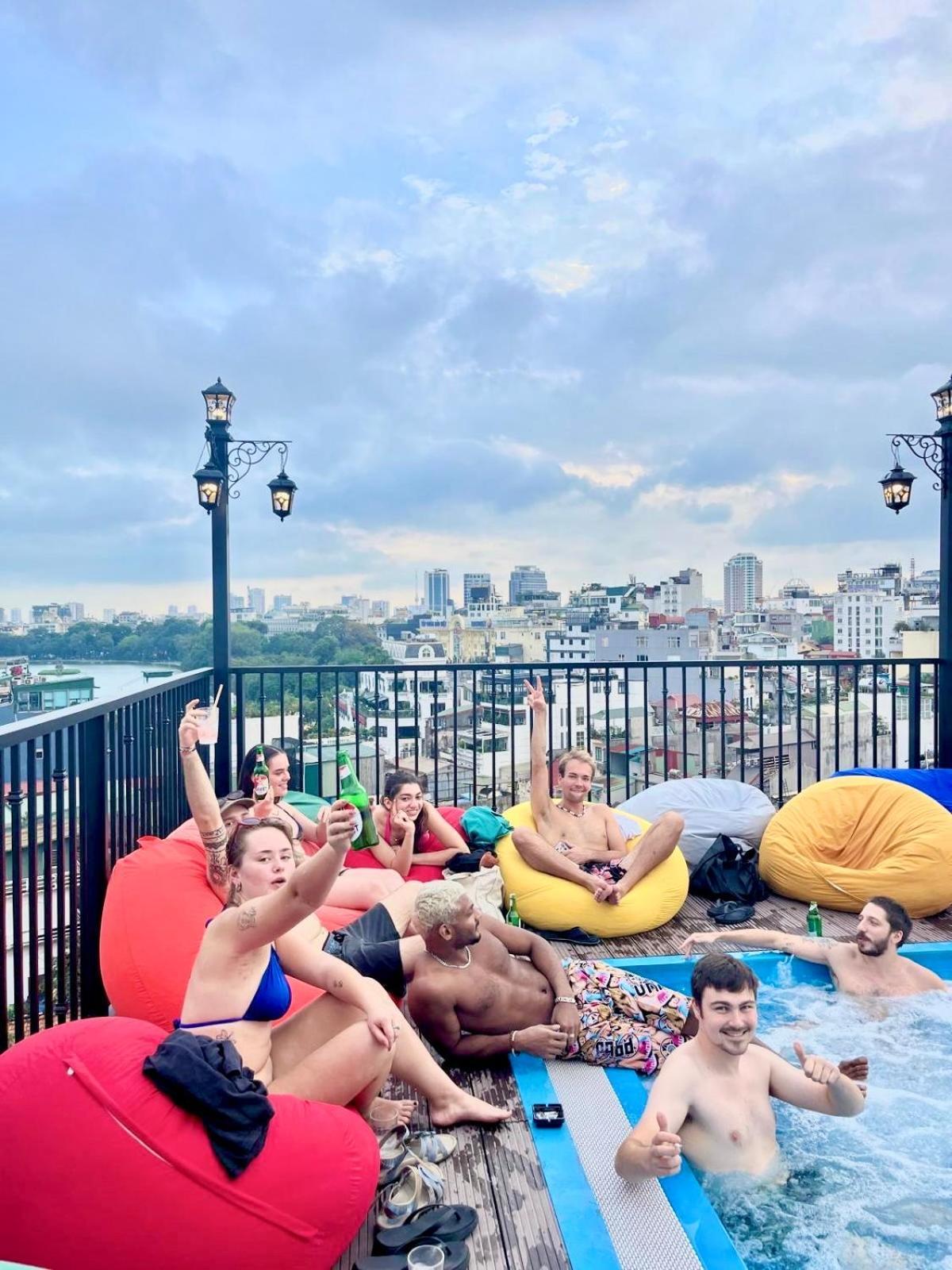Lakeview Backpackers Hostel & Rooftop Bar Hanoi Luaran gambar