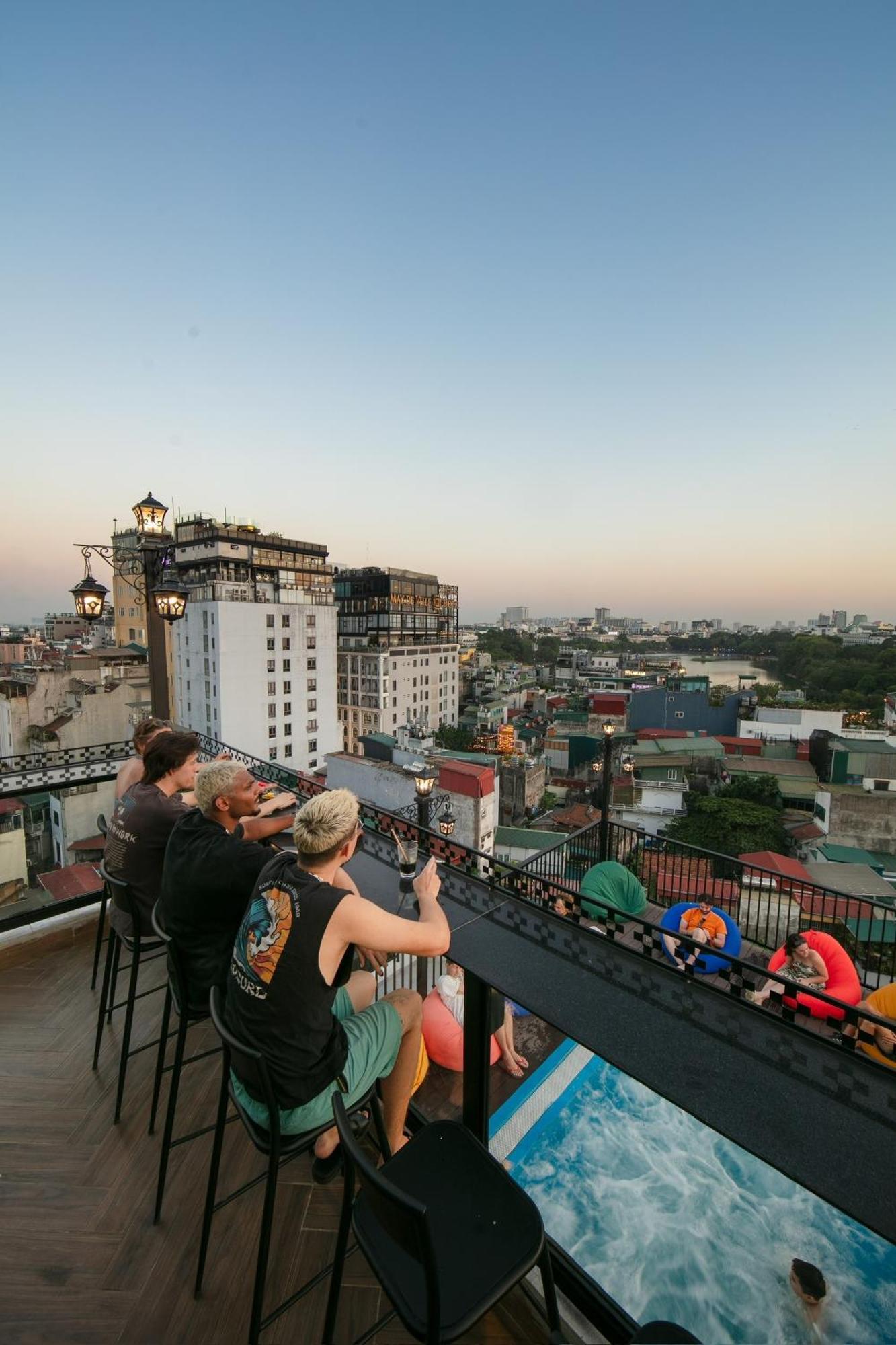 Lakeview Backpackers Hostel & Rooftop Bar Hanoi Luaran gambar