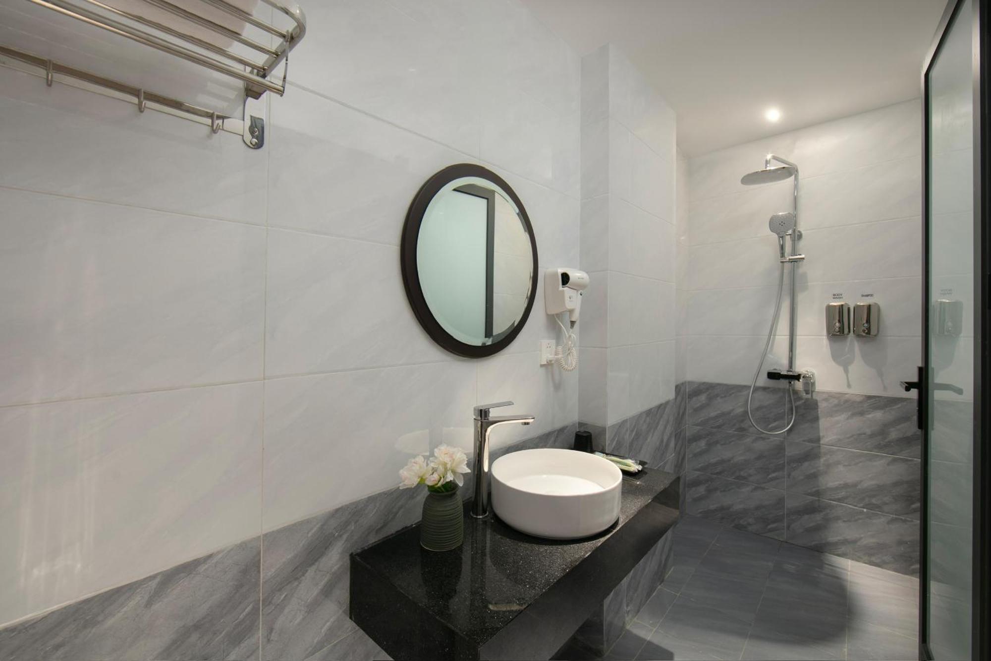 Lakeview Backpackers Hostel & Rooftop Bar Hanoi Luaran gambar