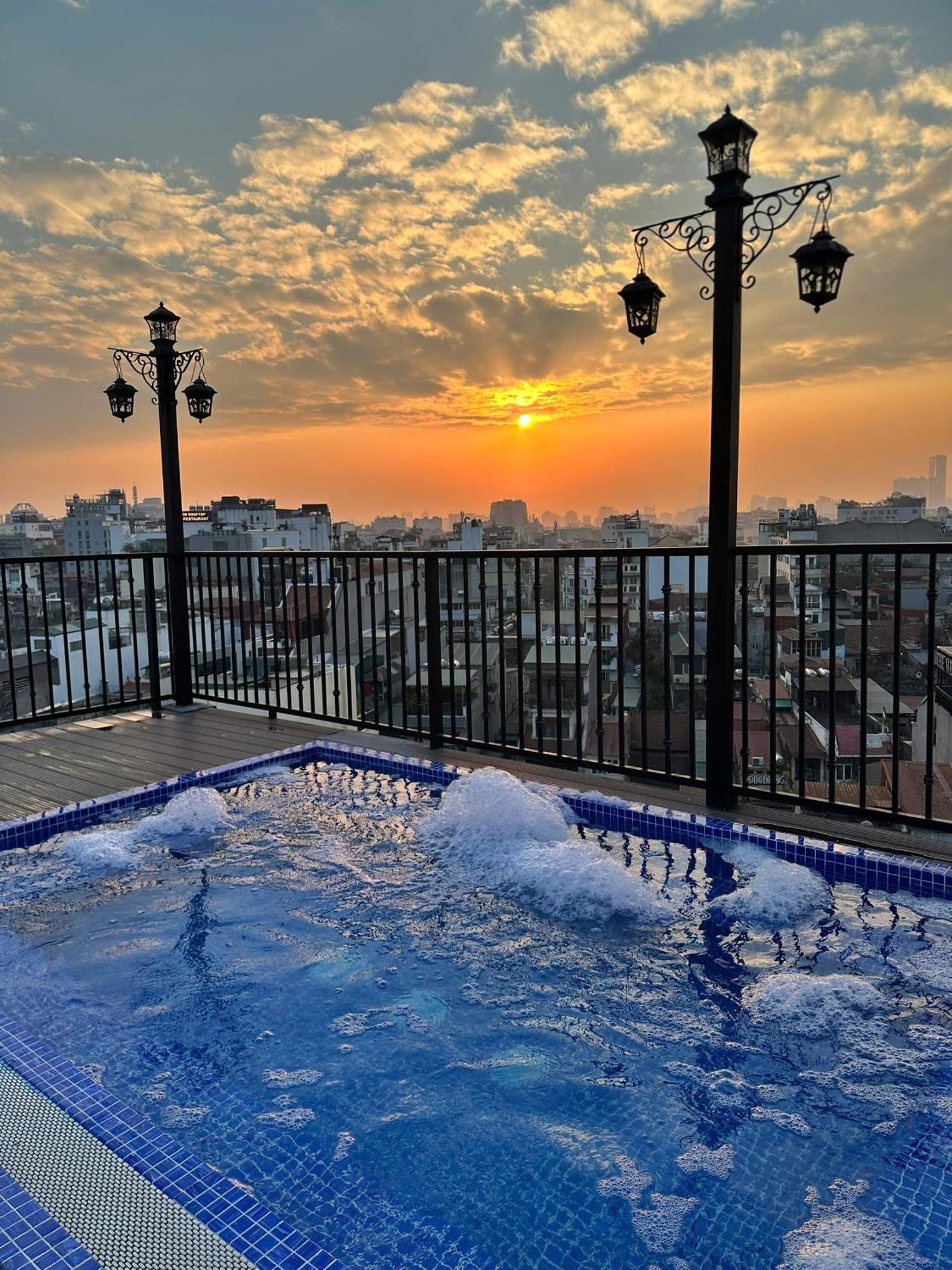 Lakeview Backpackers Hostel & Rooftop Bar Hanoi Luaran gambar
